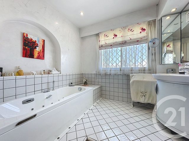 Afficher la photo en grand Appartement F4 à vendre - 4 pièces - 162.19 m2 - LE CANNET - 06 - PROVENCE-ALPES-COTE-D-AZUR - Century 21 Les Clés Du Sud