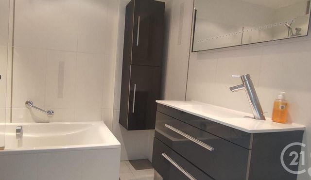 Appartement F3 à louer - 3 pièces - 75.81 m2 - LE CANNET - 06 - PROVENCE-ALPES-COTE-D-AZUR - Century 21 Les Clés Du Sud