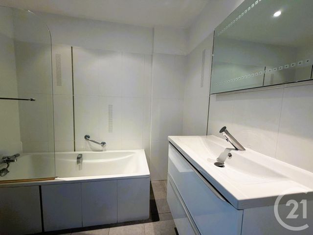 Appartement F3 à louer - 3 pièces - 75.81 m2 - LE CANNET - 06 - PROVENCE-ALPES-COTE-D-AZUR - Century 21 Les Clés Du Sud