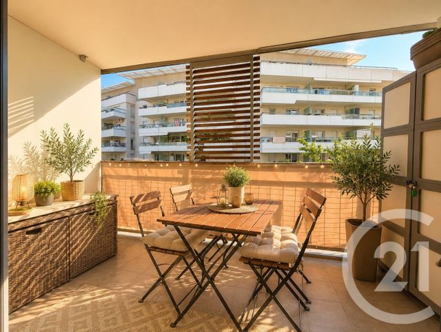 Appartement F3 à vendre - 3 pièces - 60.7 m2 - CANNES LA BOCCA - 06 - PROVENCE-ALPES-COTE-D-AZUR - Century 21 Les Clés Du Sud