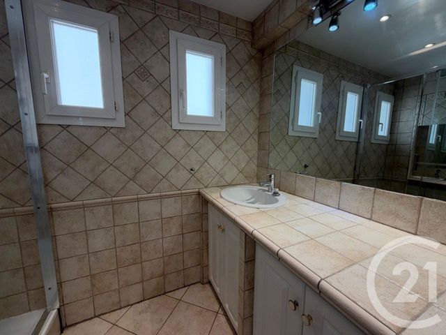 Appartement F3 à louer - 3 pièces - 69.48 m2 - LE CANNET - 06 - PROVENCE-ALPES-COTE-D-AZUR - Century 21 Les Clés Du Sud