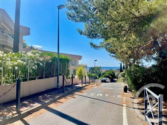 Afficher la photo en grand Appartement F4 à vendre - 4 pièces - 111.0 m2 - LE CANNET - 06 - PROVENCE-ALPES-COTE-D-AZUR - Century 21 Les Clés Du Sud