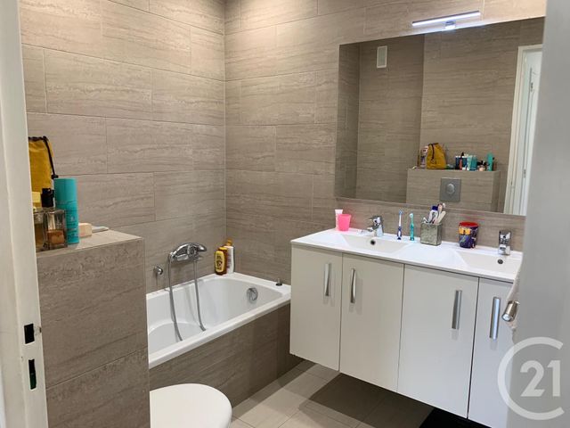 Appartement F4 à vendre - 4 pièces - 103.0 m2 - LE CANNET - 06 - PROVENCE-ALPES-COTE-D-AZUR - Century 21 Les Clés Du Sud Appartement F4 à vendre - 4 pièces - 103.0 m2 - LE CANNET - 06 - PROVENCE-ALPES-COTE-D-AZUR - Century 21 Les Clés Du Sud
